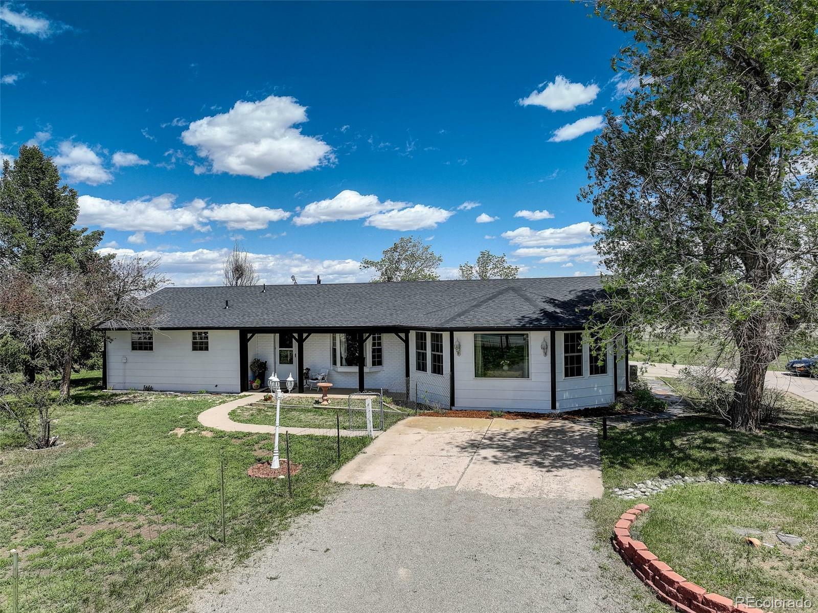 Property Photo: 1428 S County Road 23E CO 80513