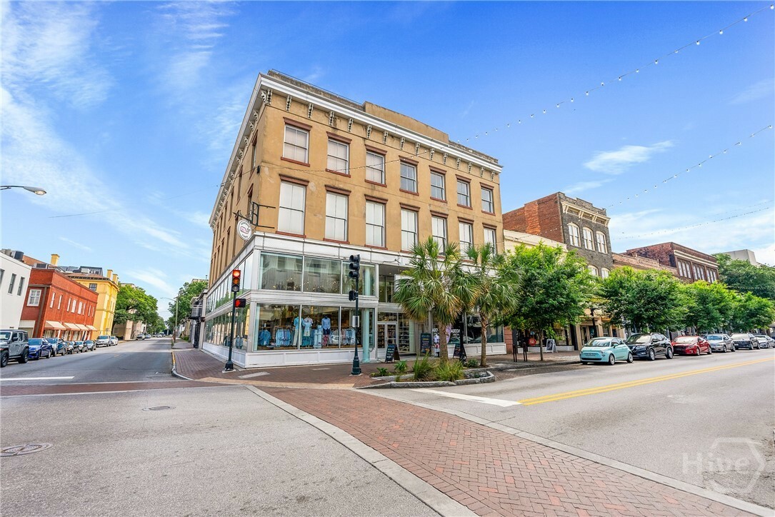 Property Photo:  301 W Broughton Street 3B  GA 31401 