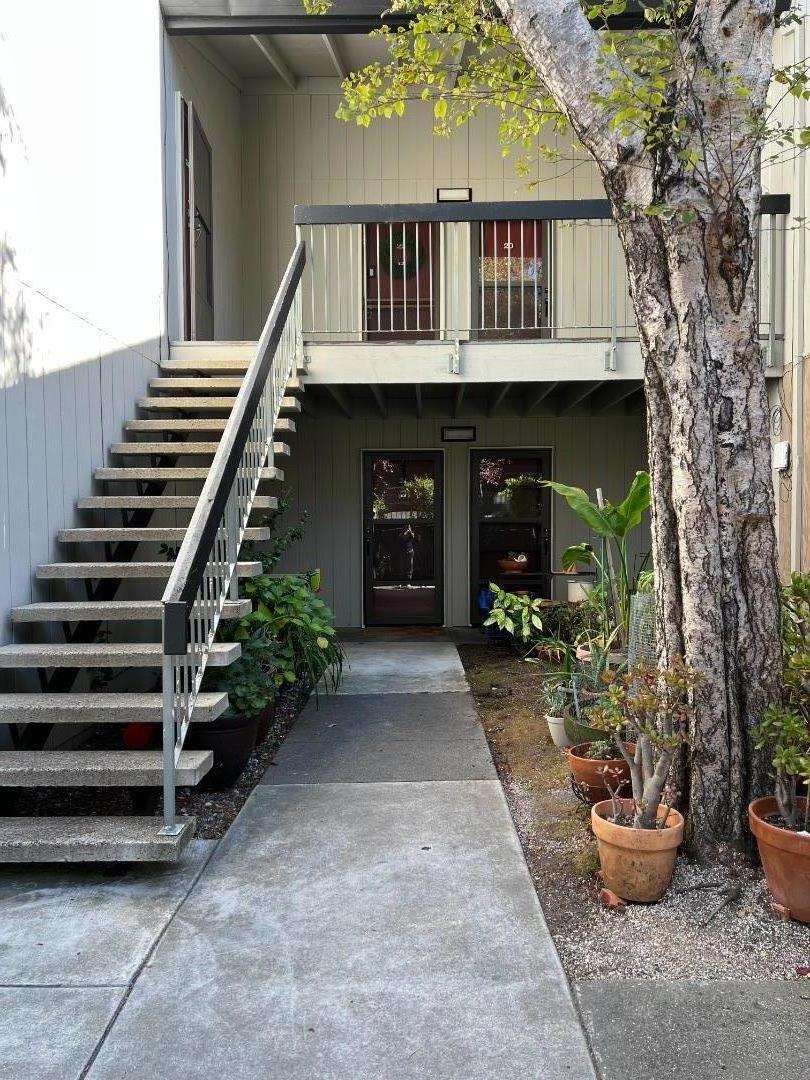 Property Photo:  403 Piccadilly Place 22  CA 94066 