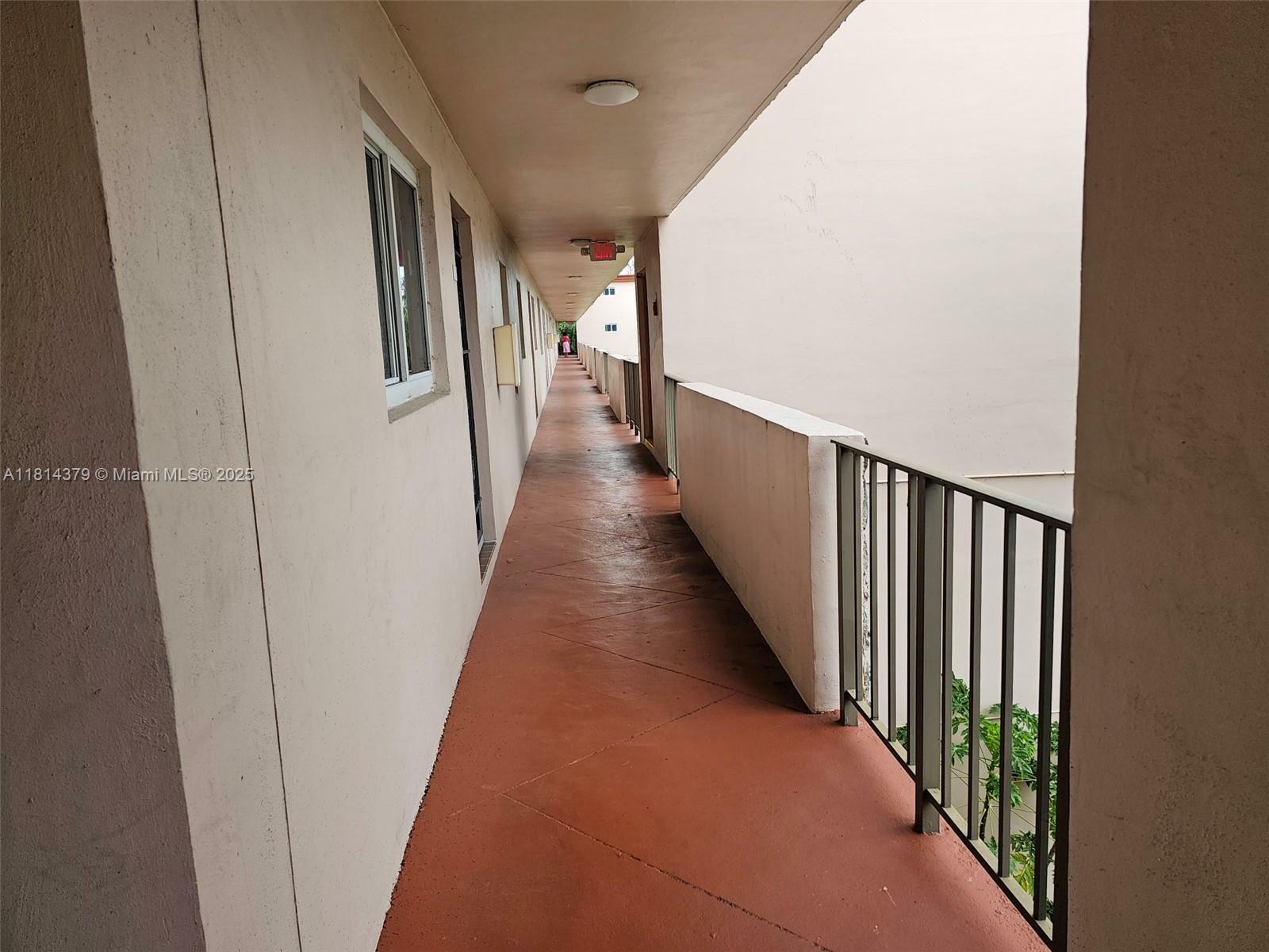 Property Photo: 1103 NW 58th Ter 417 FL 33313