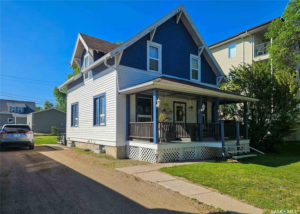 Property Photo: 114 5th Avenue W SK S0L 2V0