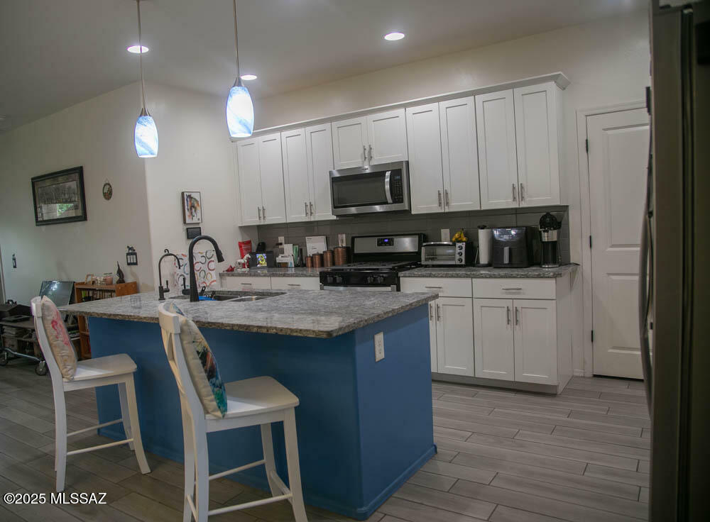 Property Photo: 893 E Bottomlands Lane AZ 85629