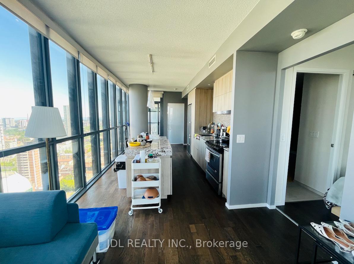 Property Photo: 101 Charles Street E 2810 ON M4Y 1V2