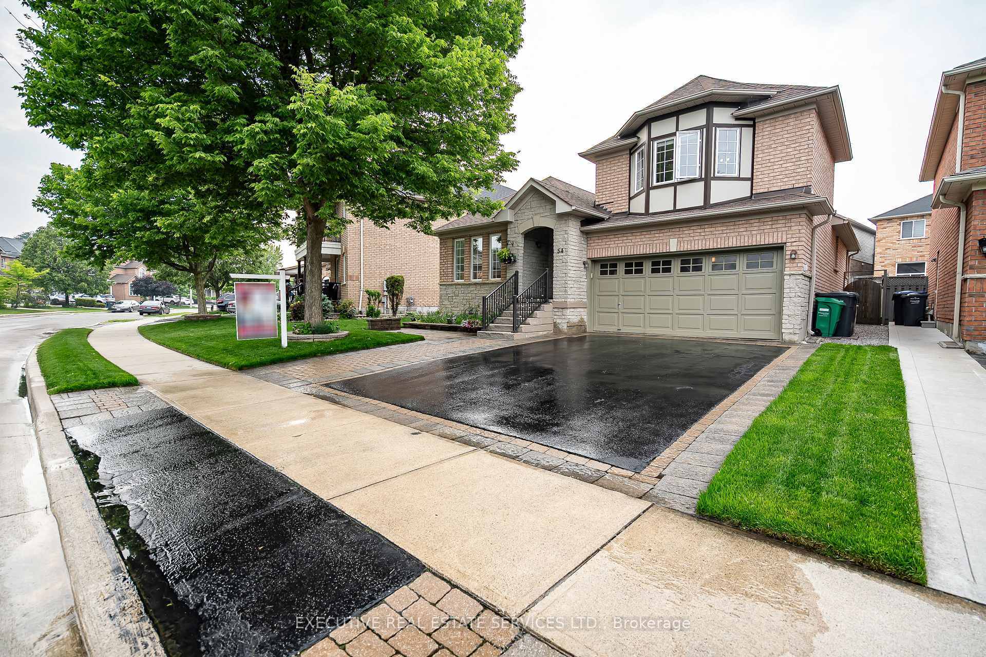 Property Photo: 54 Woodvalley Drive ON L7A 1Z3
