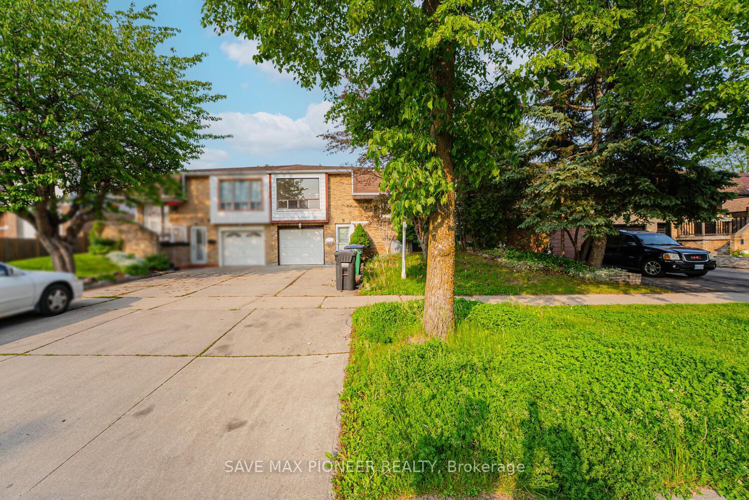 Property Photo: 122 Centre Street N ON L6V 2Z3