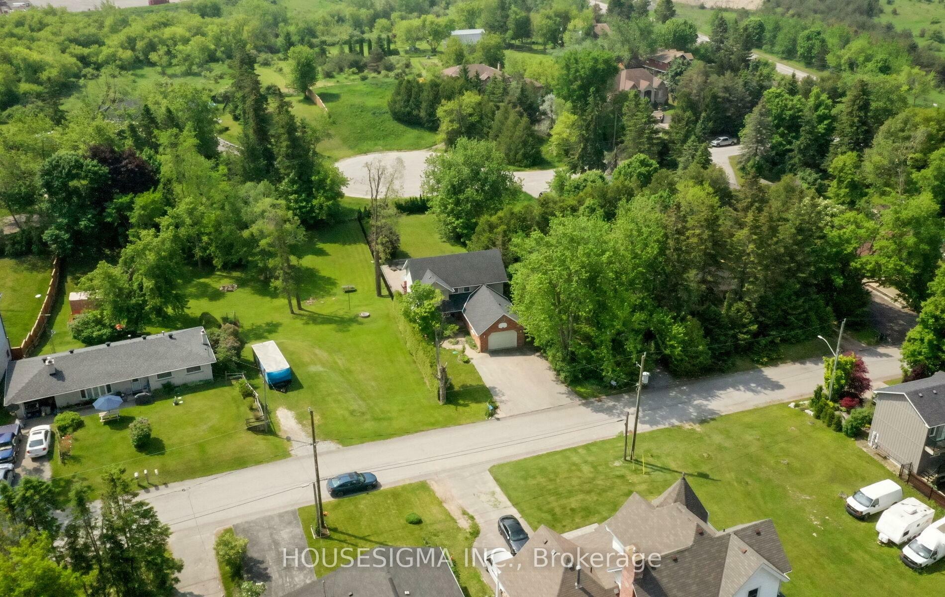 Property Photo: 6053 Hillsdale Drive ON L4A 7X3