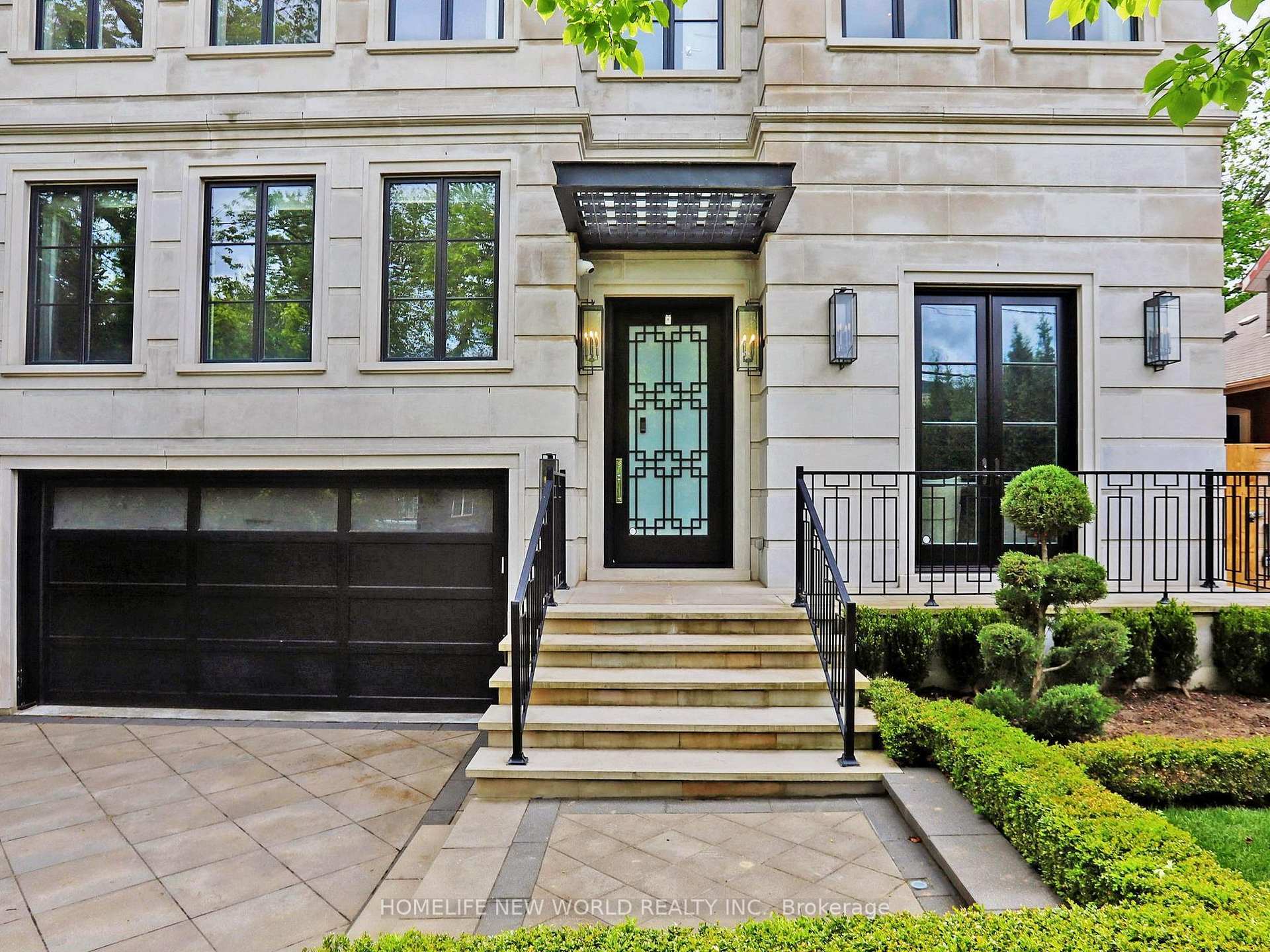 Property Photo: 154 Yonge Boulevard ON M5M 3H4