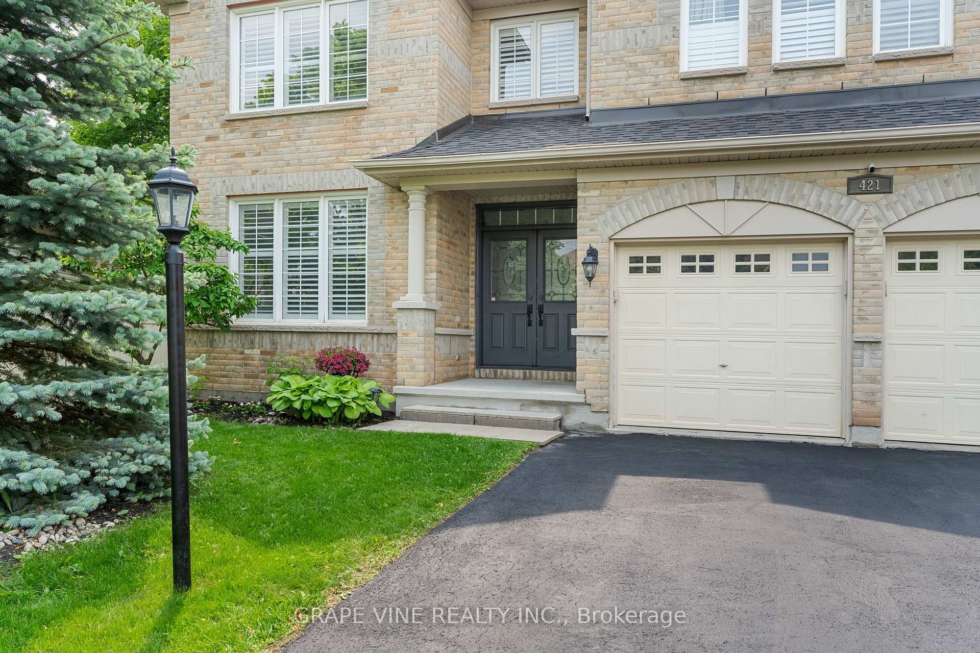 Property Photo: 421 Keith Crescent ON K1W 0A2