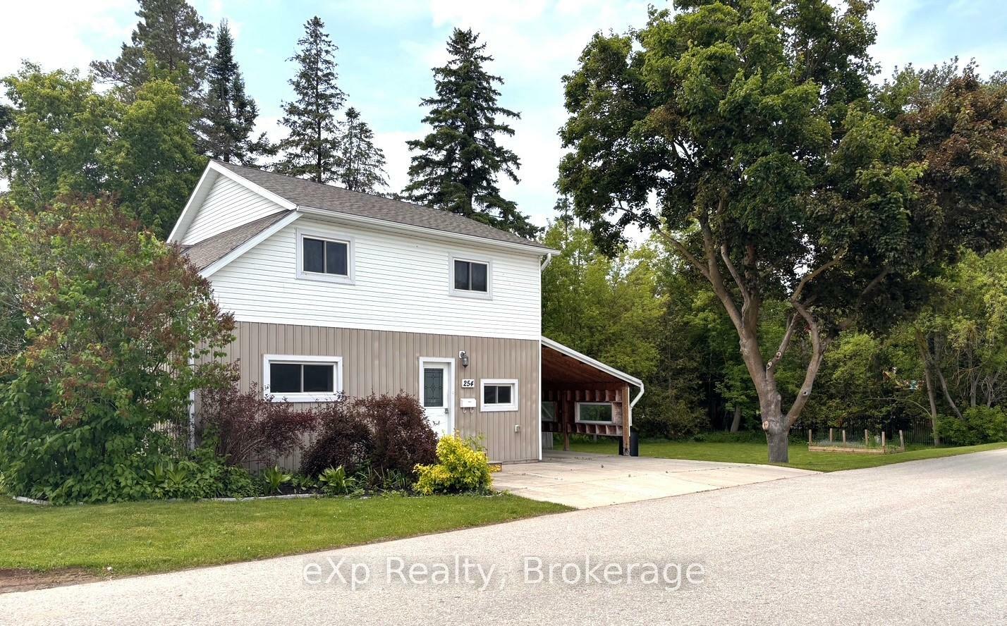 Property Photo: 254 16th Street ON N4N 2A7