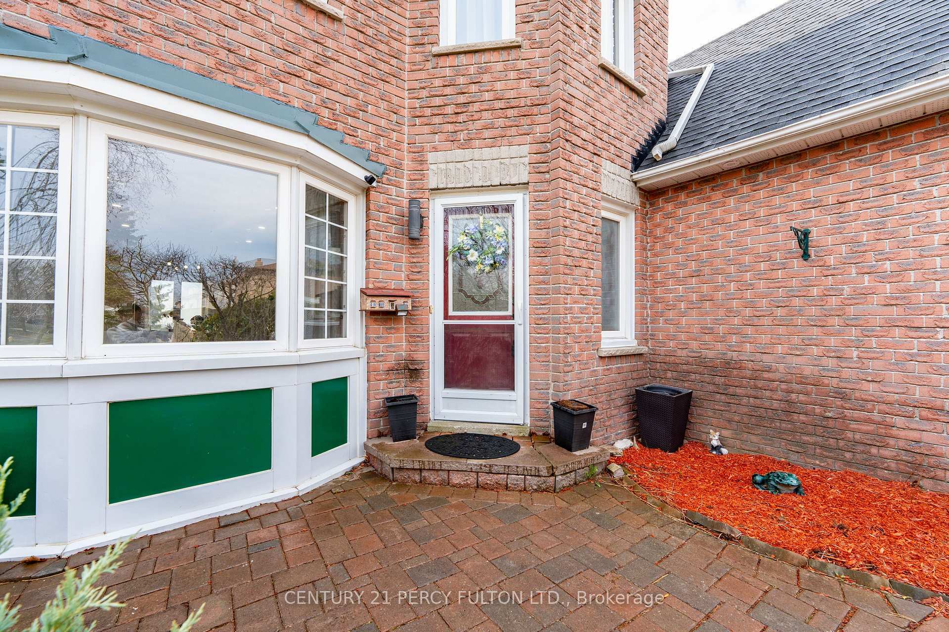 Property Photo: 101 Sawdon Drive ON L1N 8A8