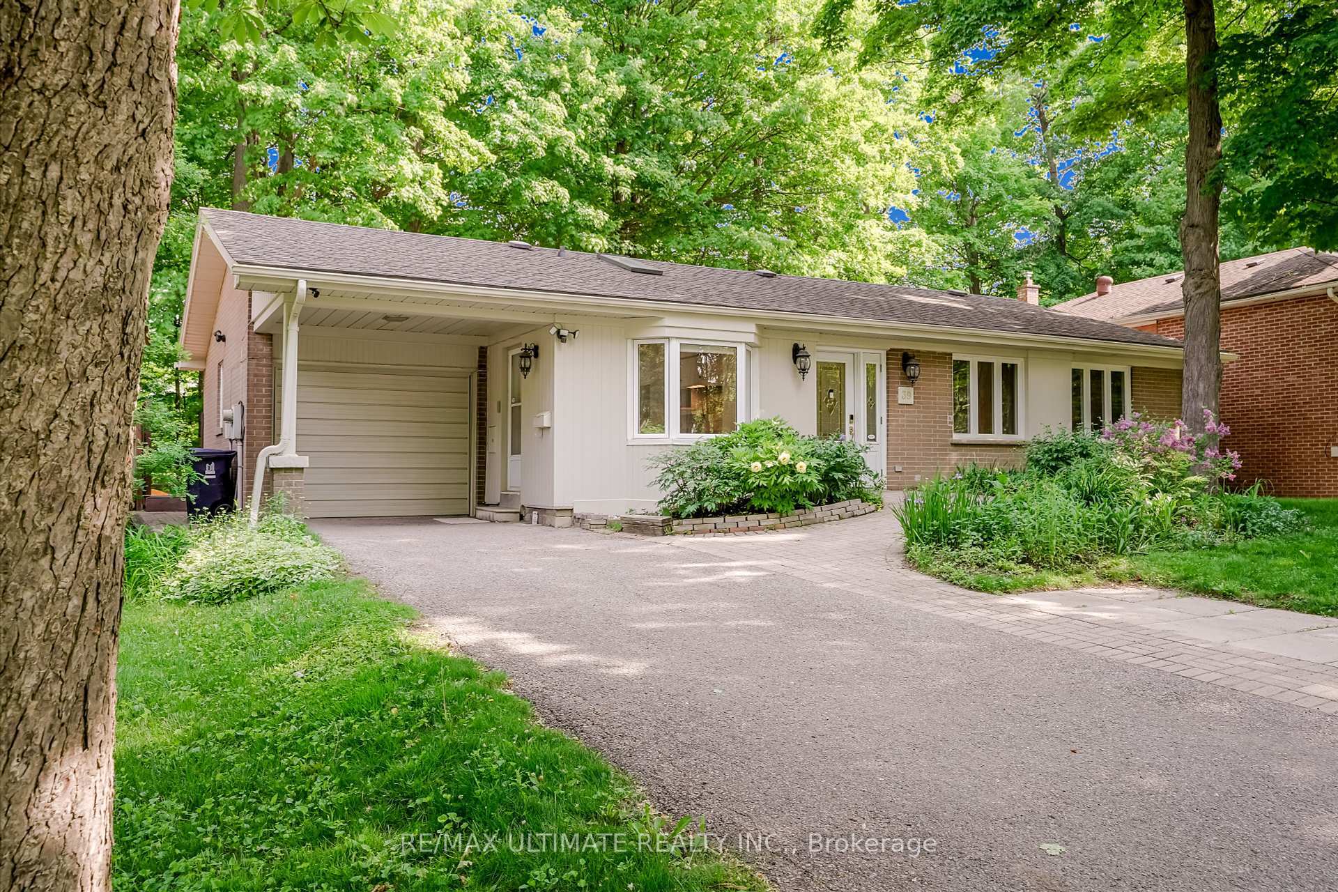 Property Photo: 39 Sagebrush Lane ON M3A 1X4