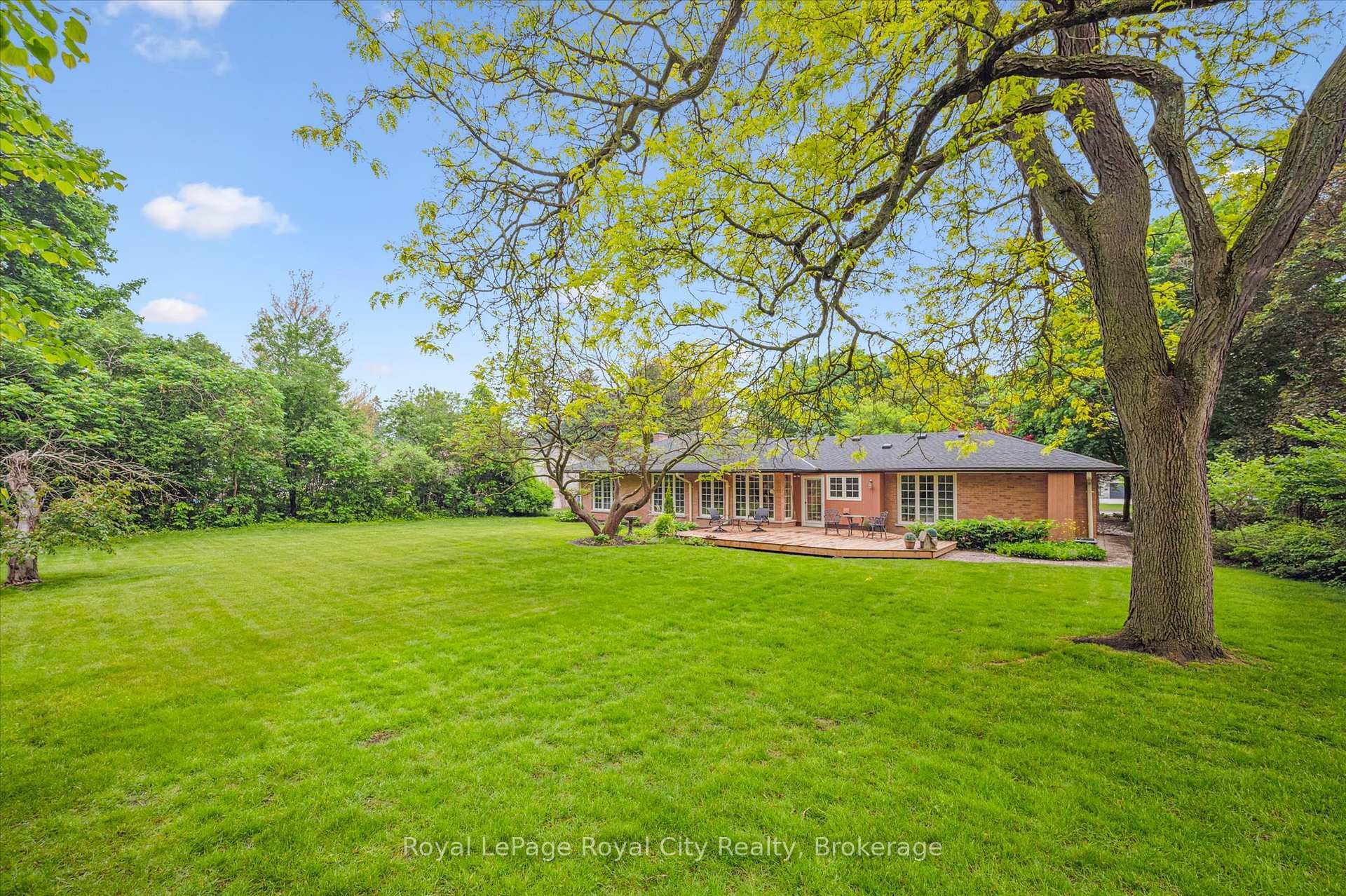 Property Photo:  29 Lynwood Place  ON N1G 2V9 