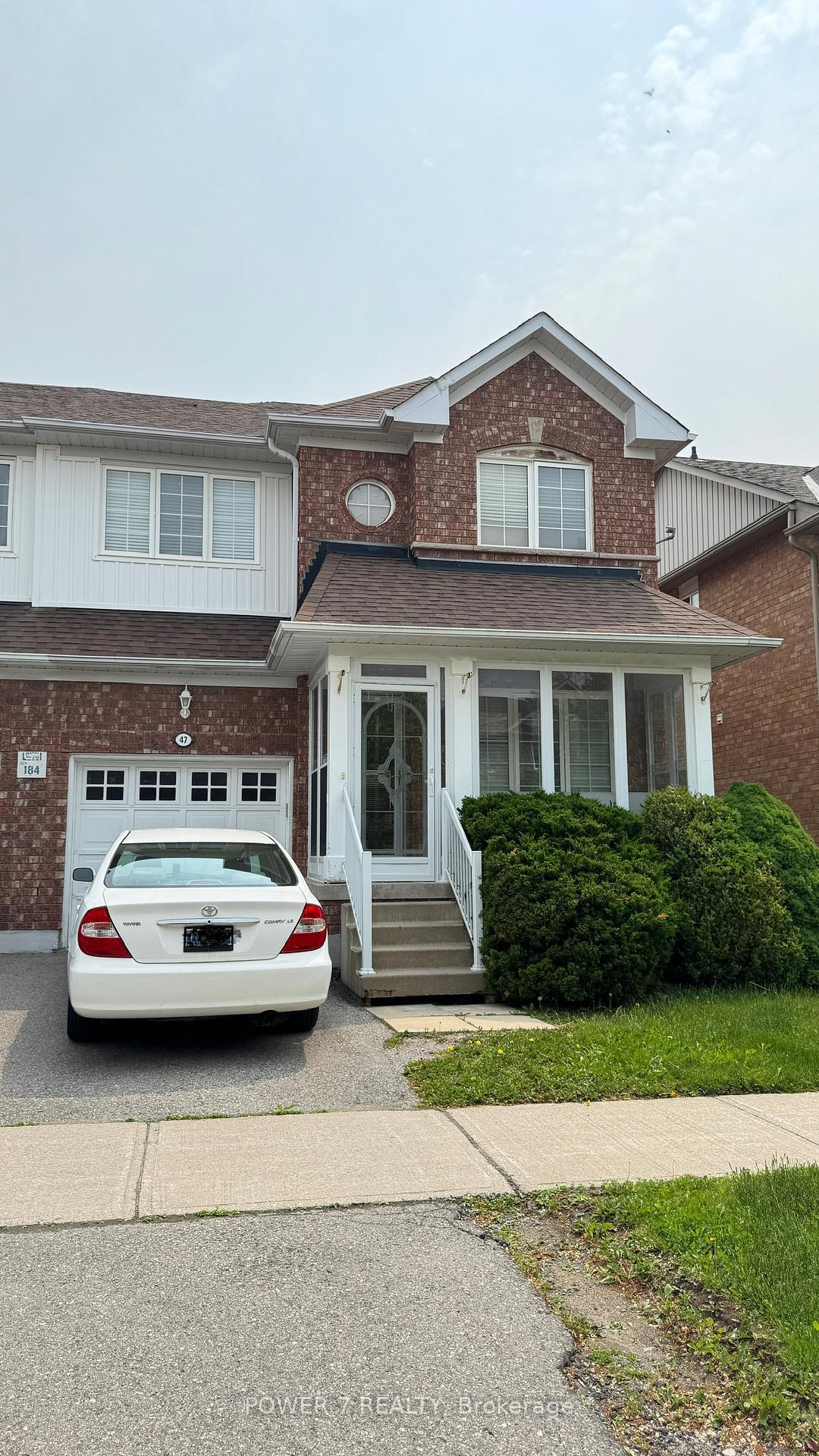 Property Photo: 47 Trailsbrook Terrace ON L6E 1C6