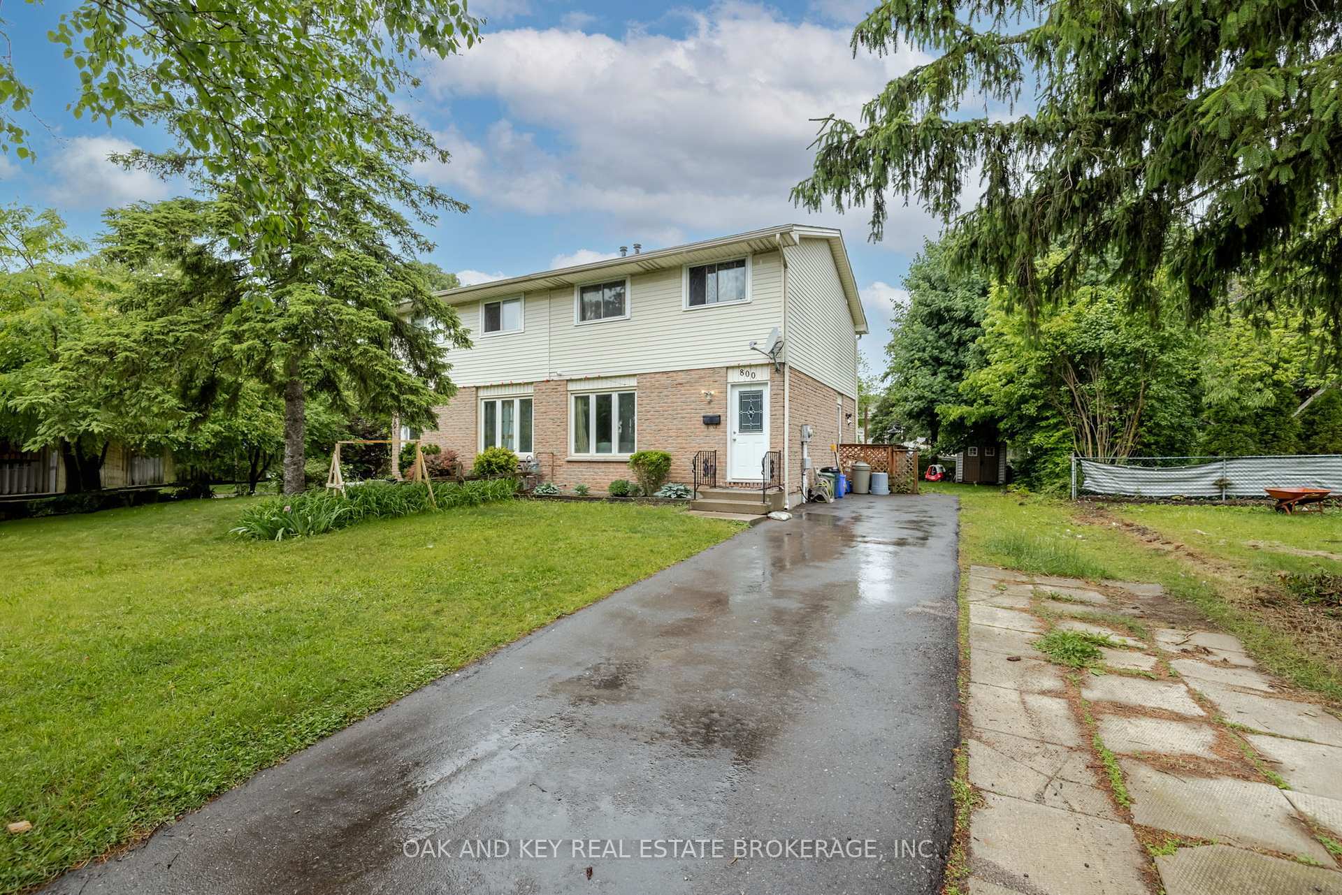 Property Photo: 800 Monsarrat Avenue E ON N5Y 4Y6