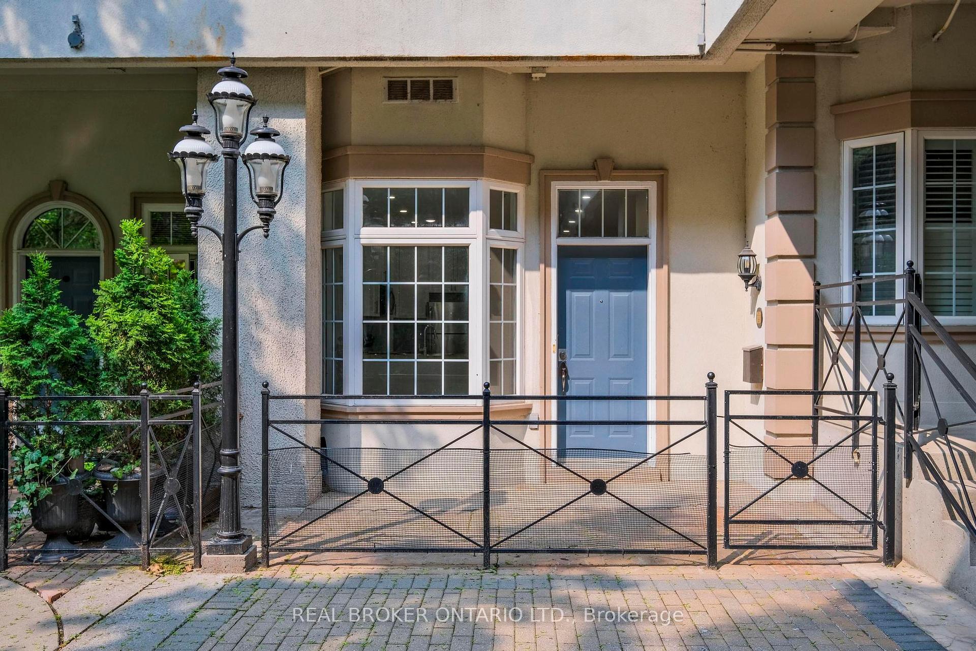 Property Photo:  71 McCaul Street 105  ON M5T 2X1 