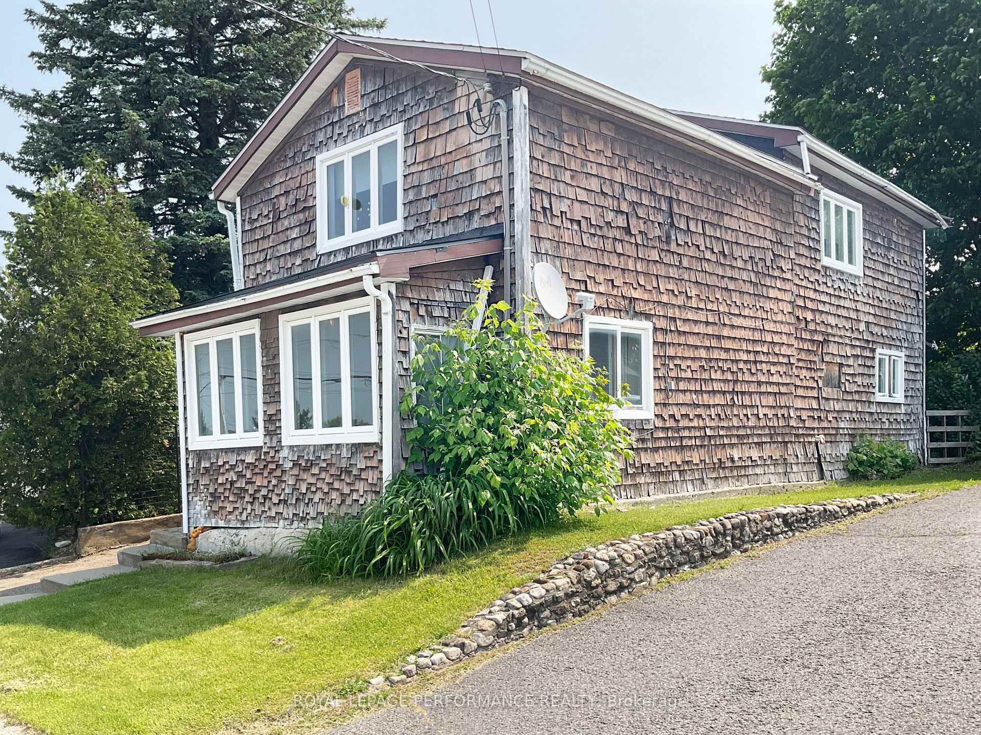 Property Photo: 427 Catherine Street ON K6A 1Z8