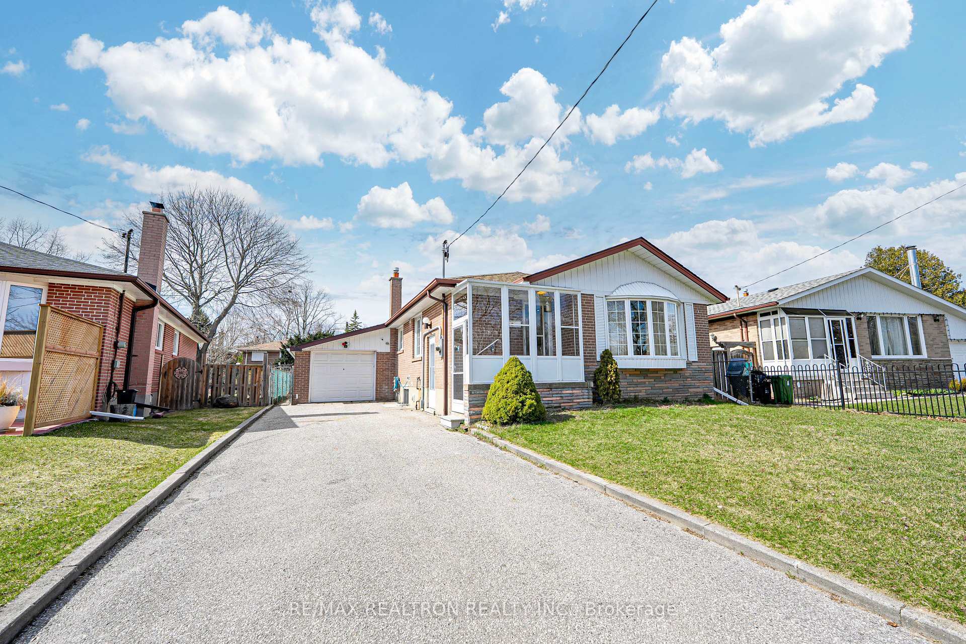 Property Photo: 14 Shoreview Drive ON M1E 3R2