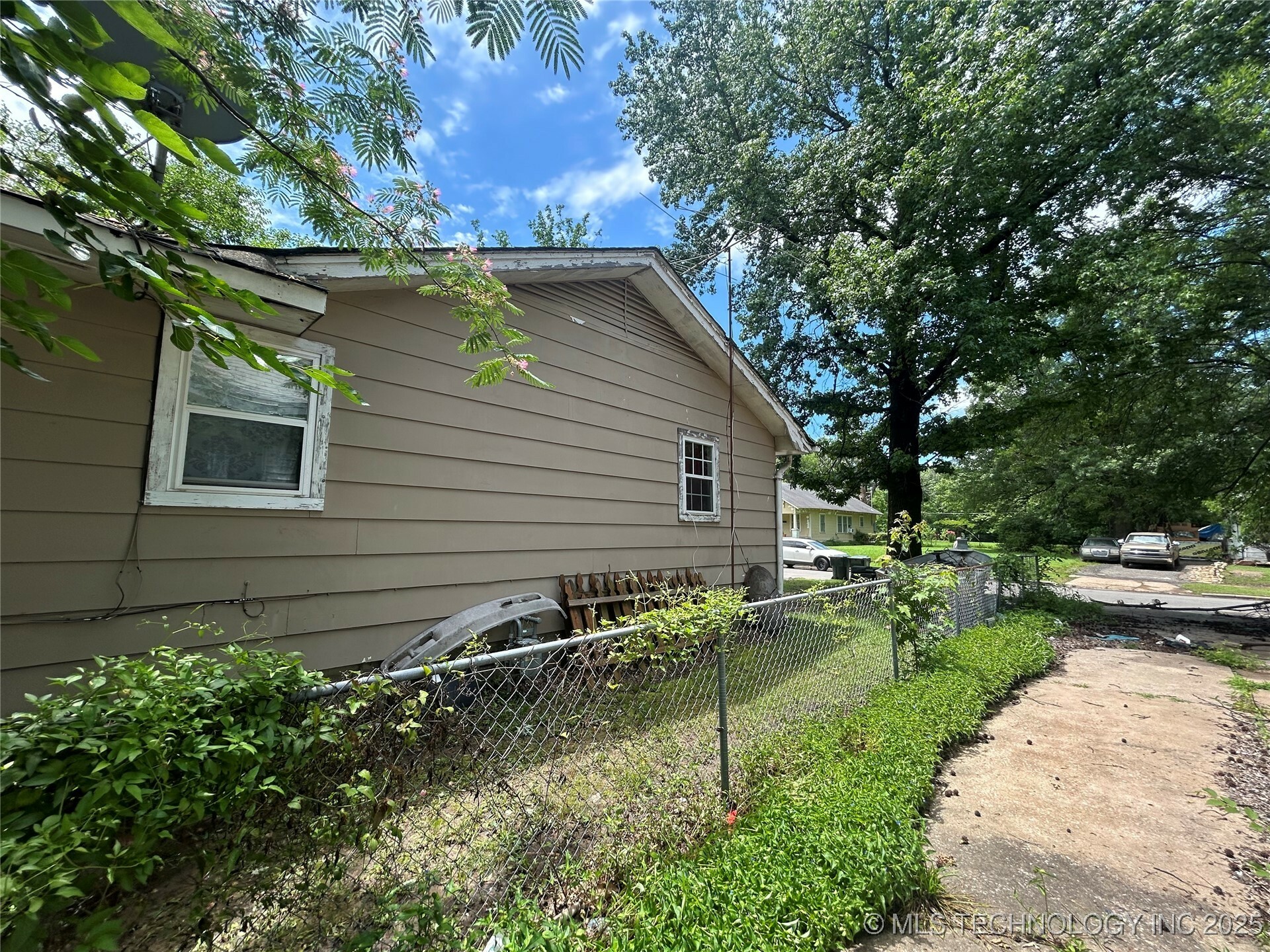 Property Photo: 1224 N F St OK 74403
