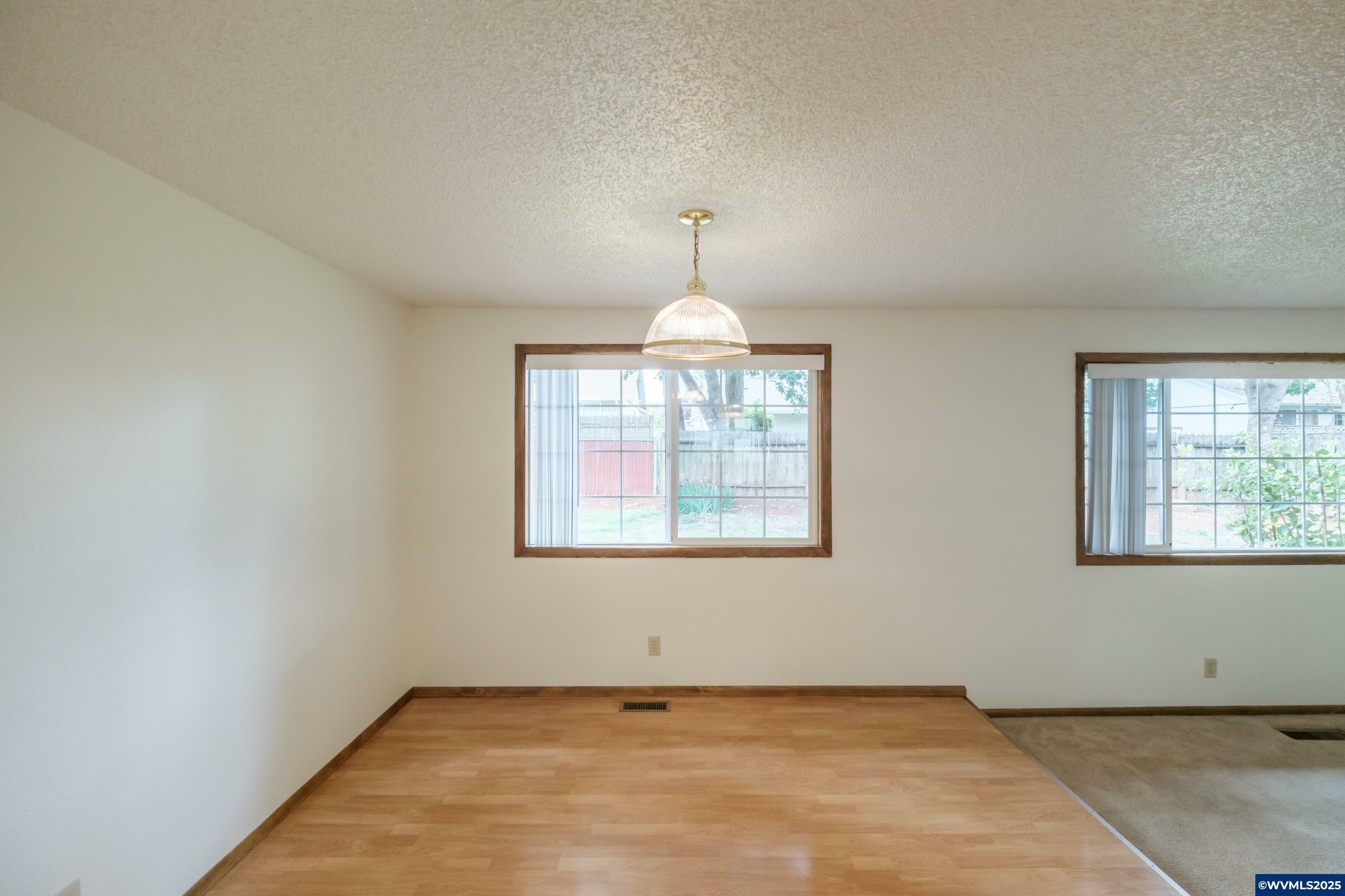 Property Photo: 1949 Waln Creek Dr S OR 97306