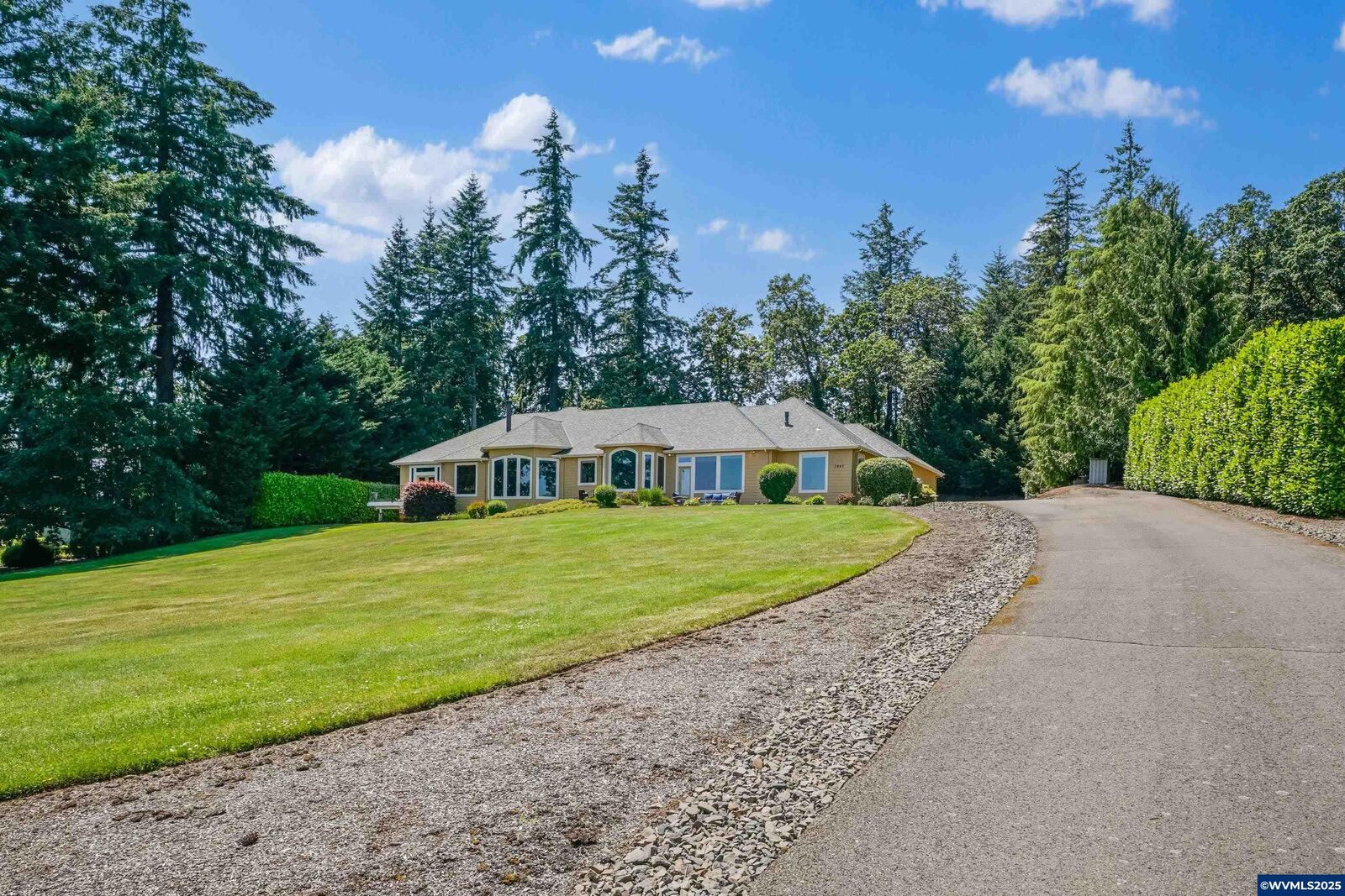 Property Photo: 7947 Lavender Ln SE OR 97392