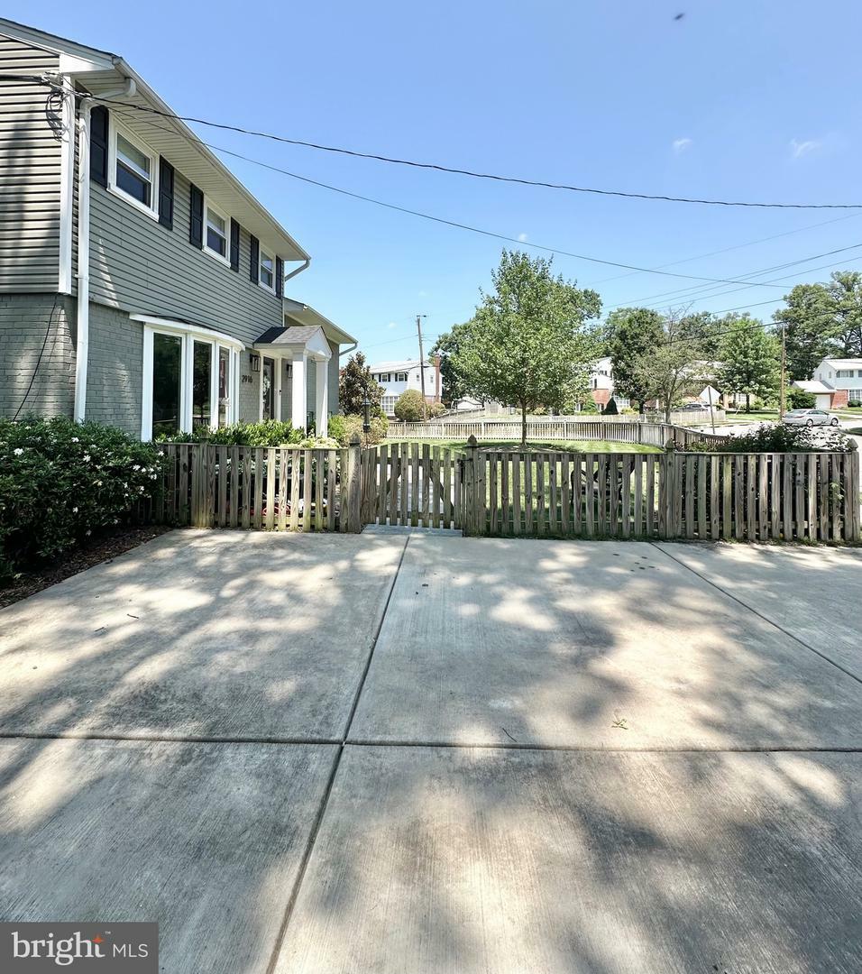 Property Photo: 2916 Mayer Place VA 22302