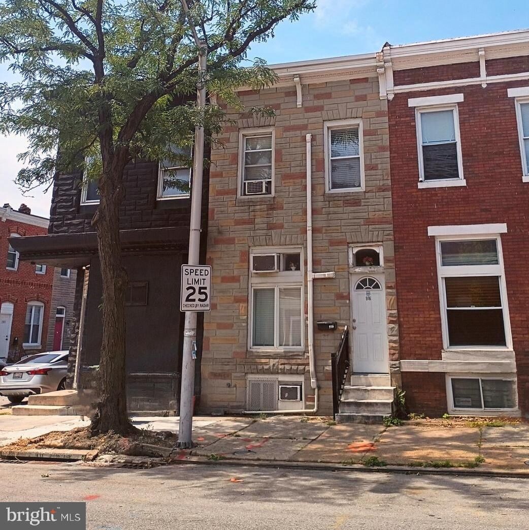 Property Photo:  916 S Carey Street  MD 21223 