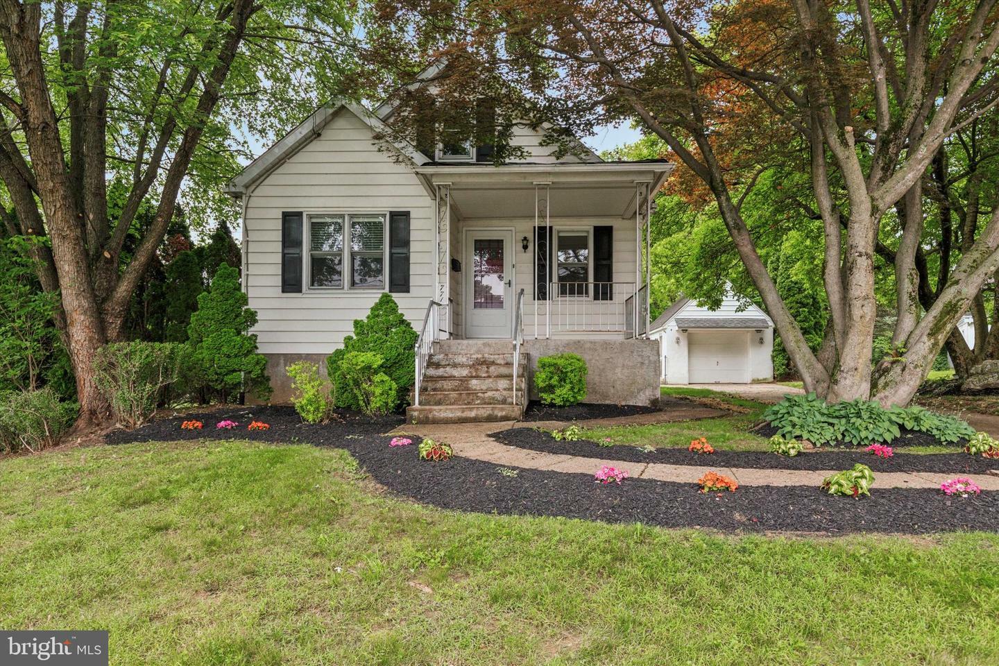 Property Photo: 771 N Hills Avenue PA 19038