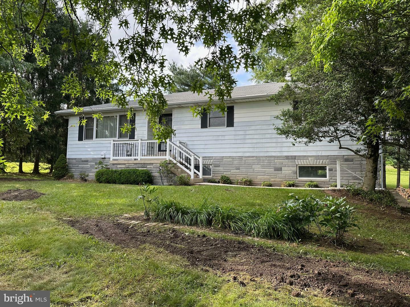 Property Photo: 2464 Old Route 100 PA 19504