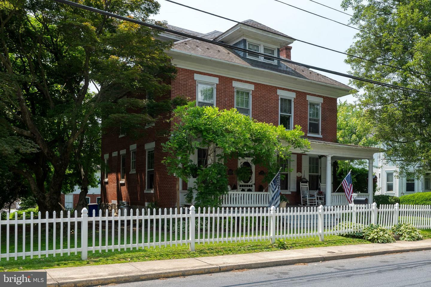 Property Photo: 44 W Cottage Avenue PA 17551
