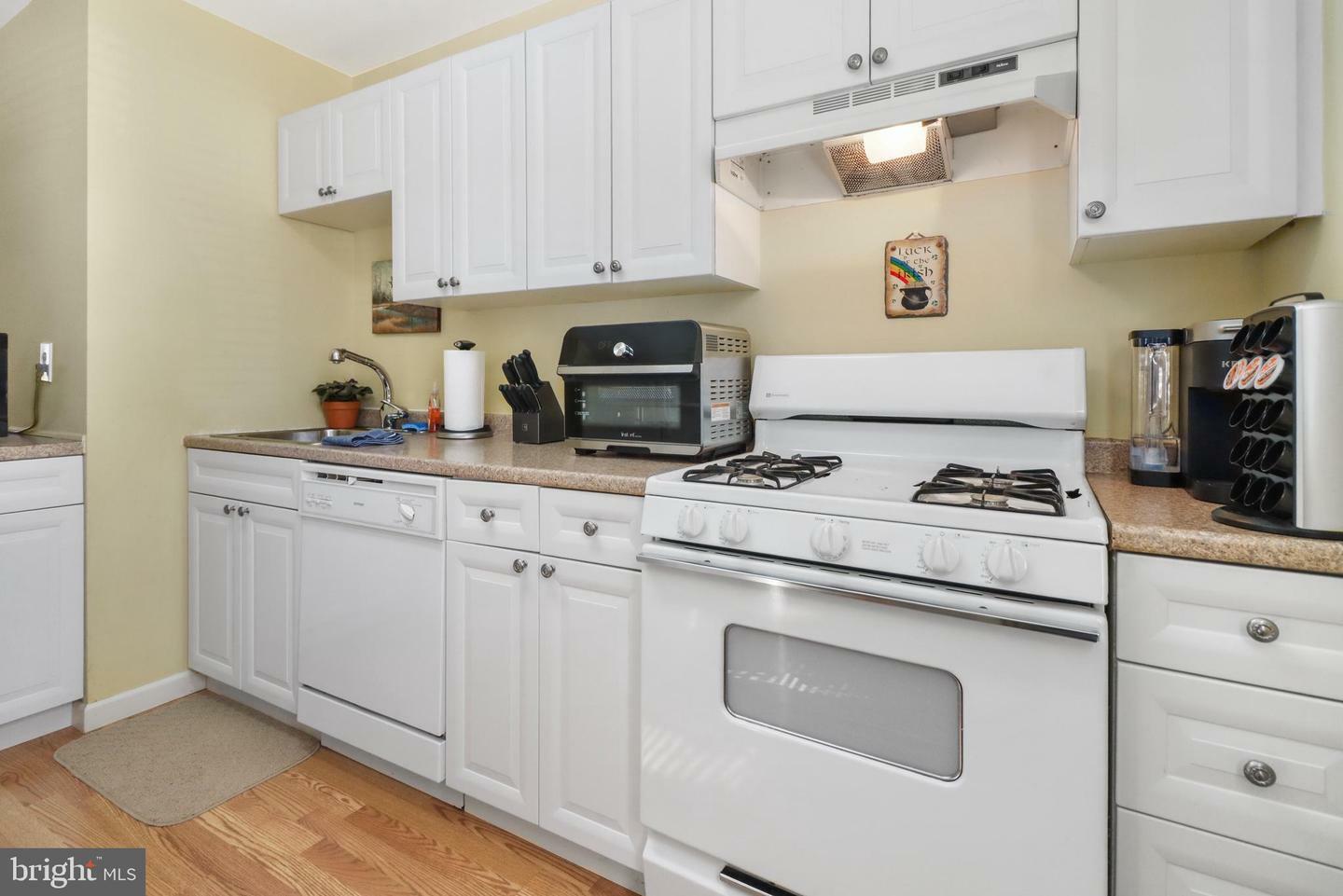 Property Photo: 26 Chatham Court NJ 08520