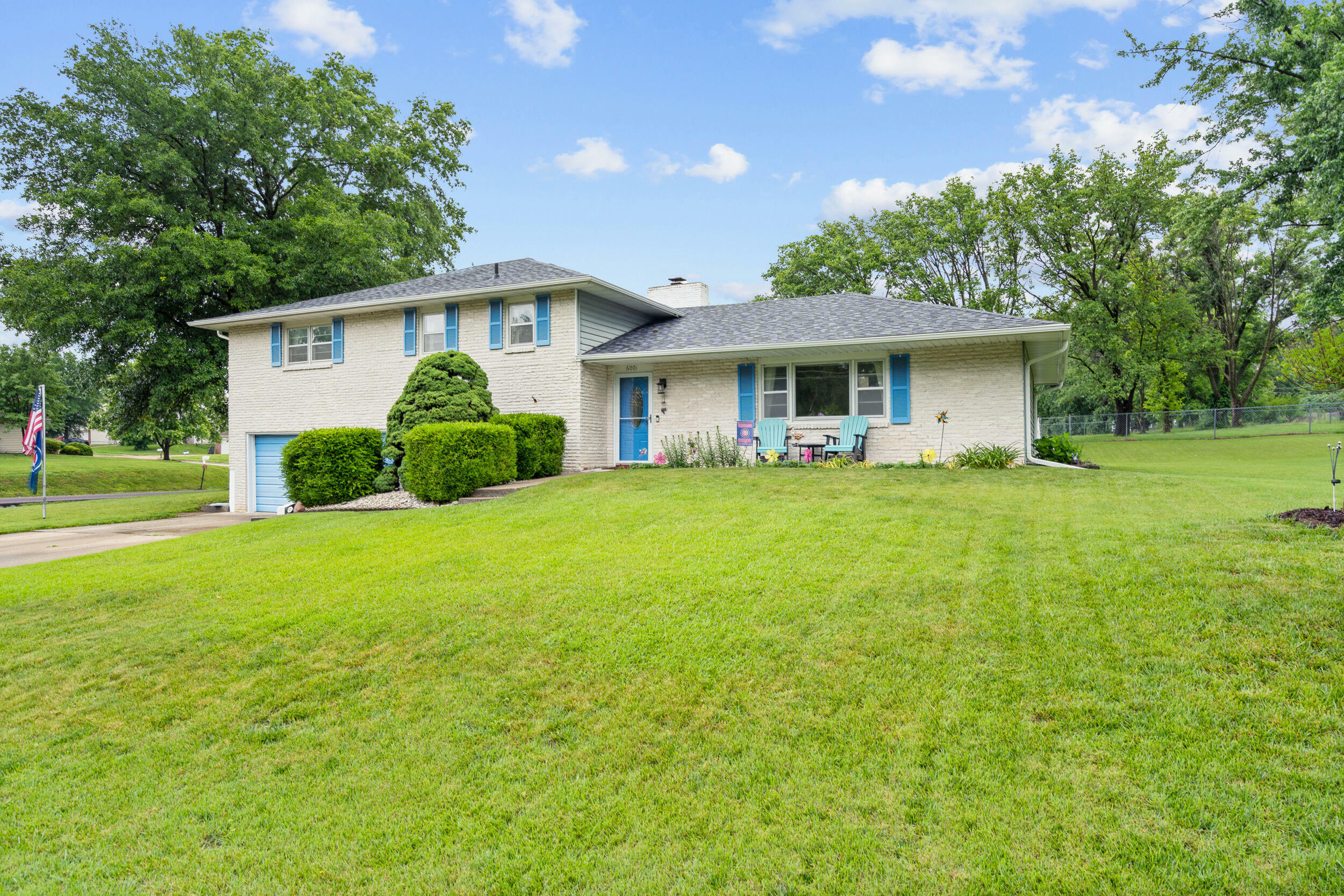 Property Photo:  6001 E Molly Ln  MO 65202 