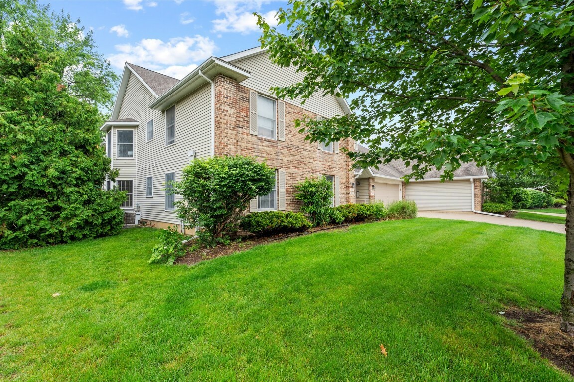 Property Photo: 207 Cayman Street IA 52245