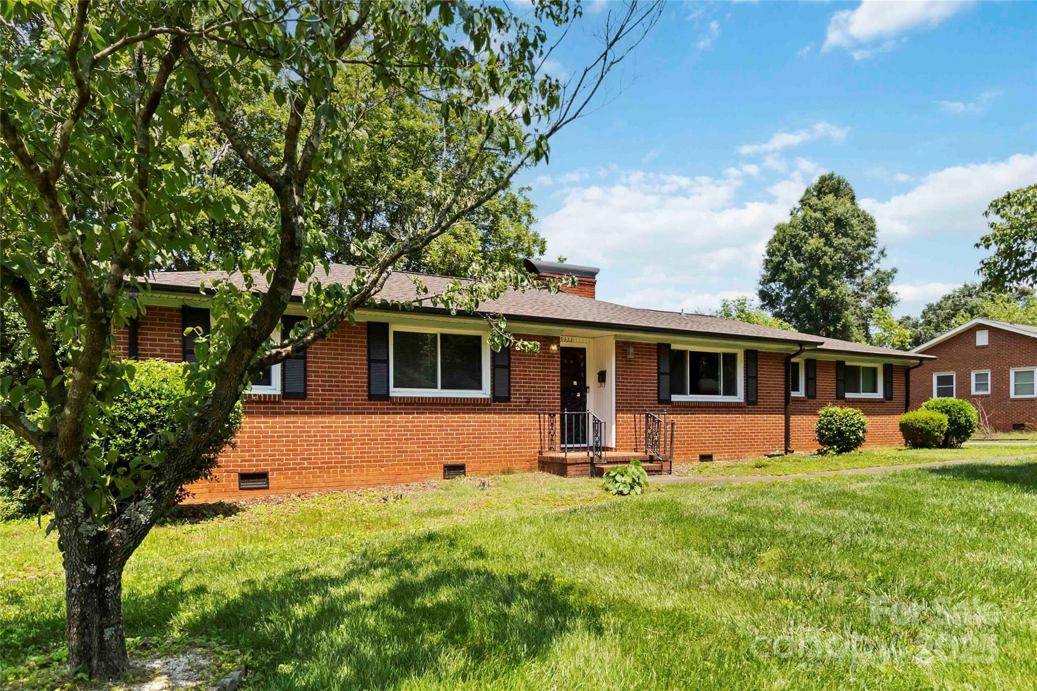 Property Photo: 5111 Tewkesbury Road NC 28269