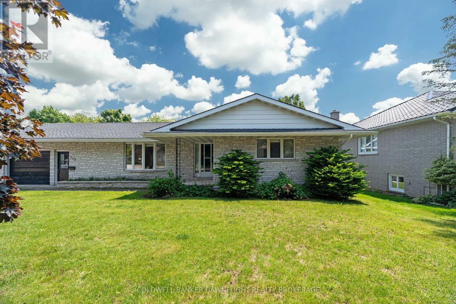 Property Photo: 275 Place St Street ON N0G 2H0