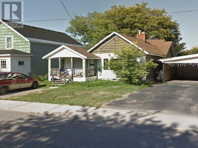 Property Photo:  39 Grosvenor Ave  ON P6B 2L8 