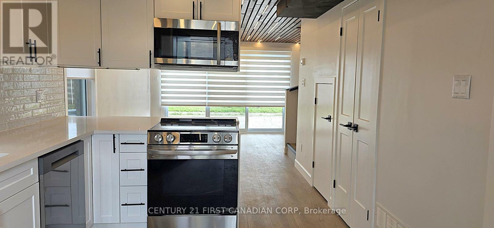 Property Photo: 857 Dundas Street 4 ON N5W 2Z8