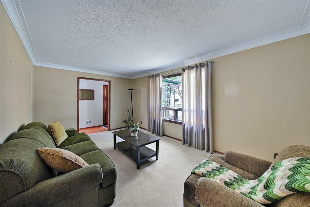 Property Photo:  676 Montrose Street  MB R3M 3N2 