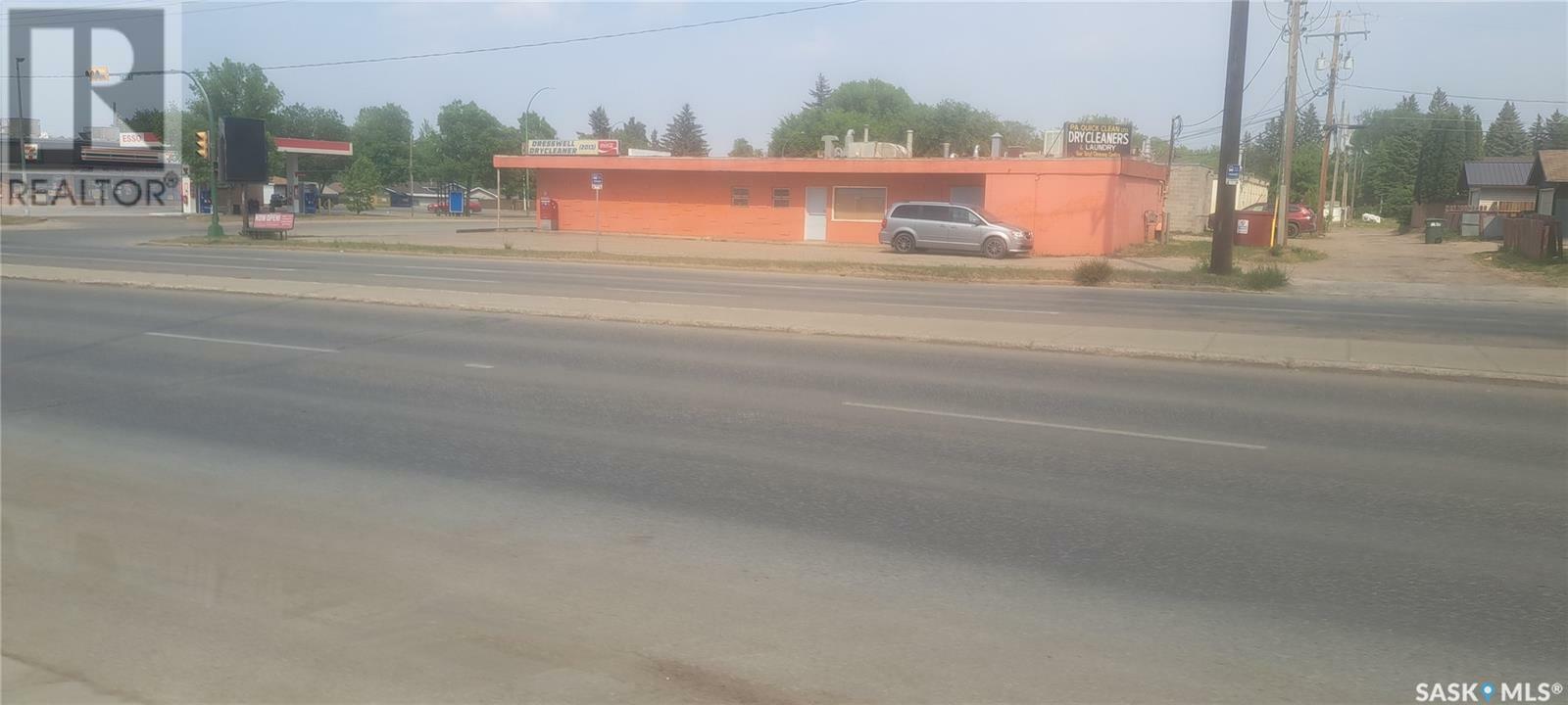 Property Photo:  2441 6th Avenue E  SK S6V 7P6 