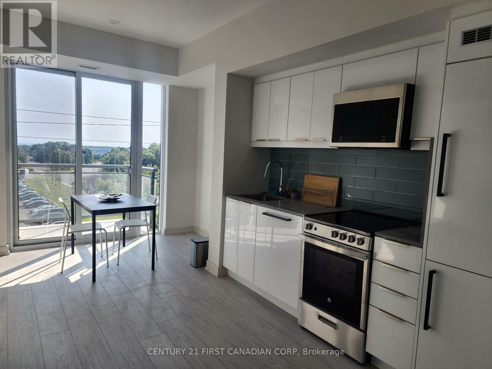 Property Photo: 90 South Glen Everest Rd Road East 422 ON M1N 0C3