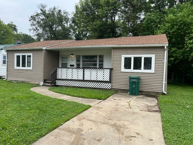 Property Photo: 1987 E Cantrell Street IL 62521