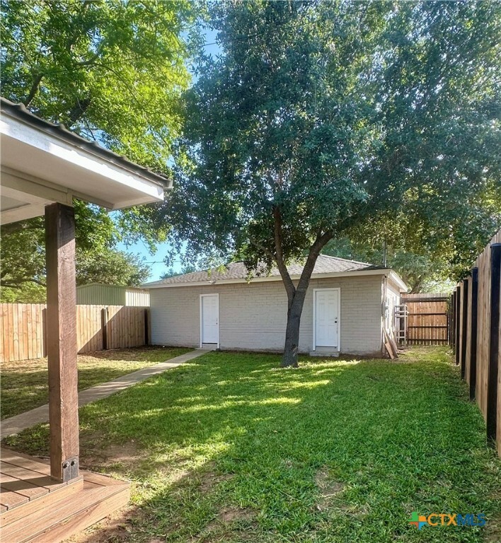 Property Photo: 209 S 4th Street TX 78160