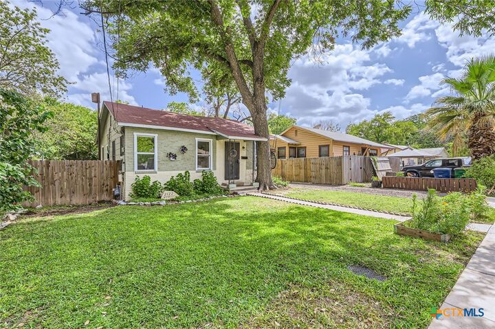 Property Photo:  2122 W Hermosa Drive  TX 78201 