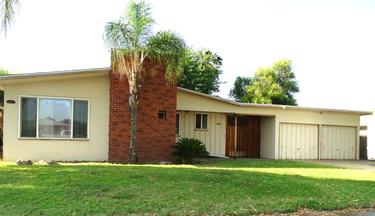 Property Photo: 4457 E Brown Avenue CA 93703