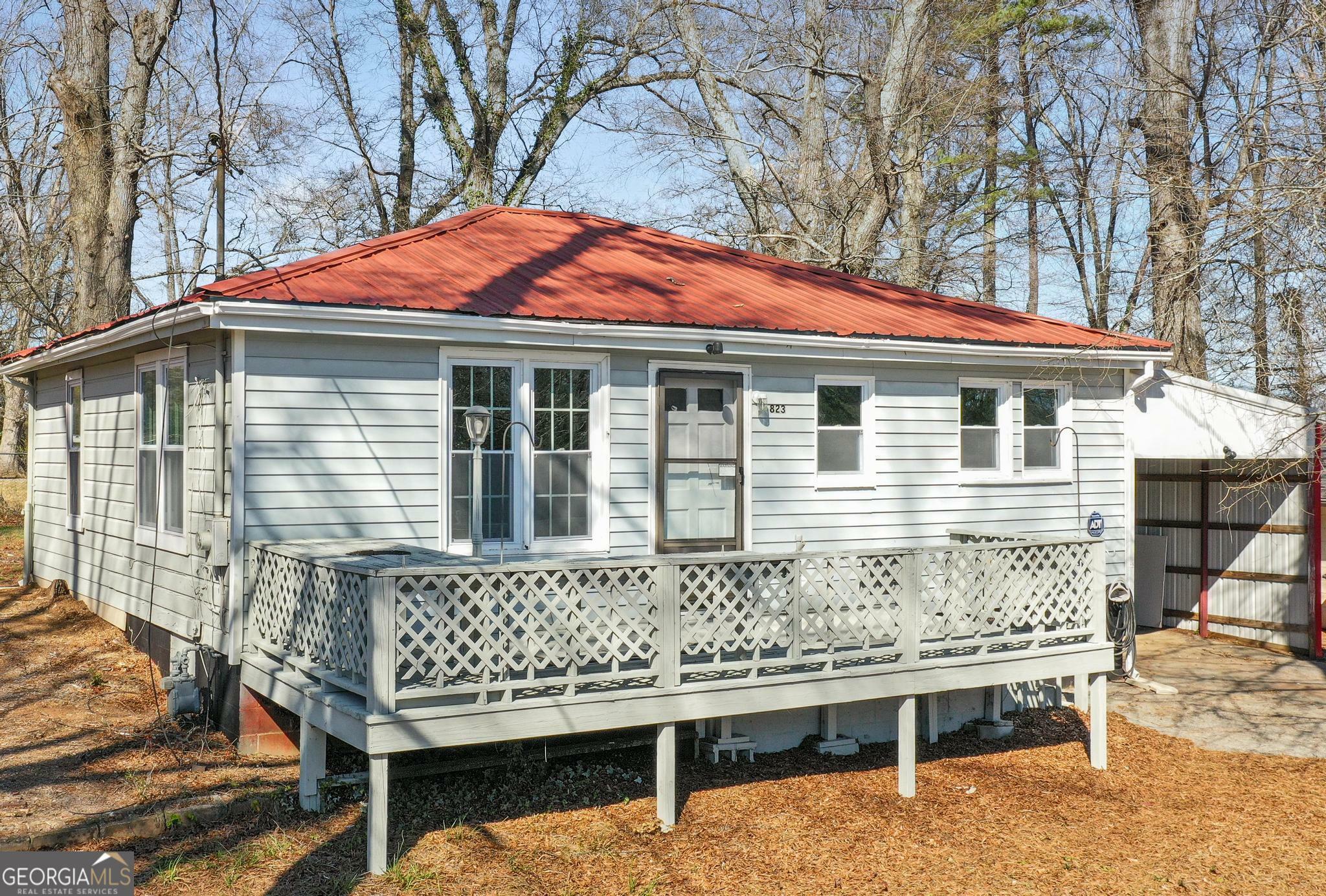 Property Photo: 823 E Tinsley Street GA 30223