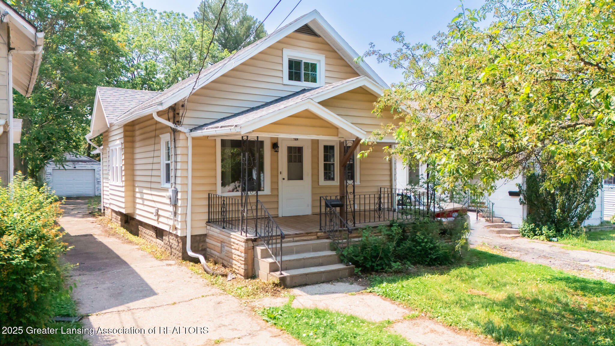 Property Photo: 523 N Fairview Avenue MI 48912