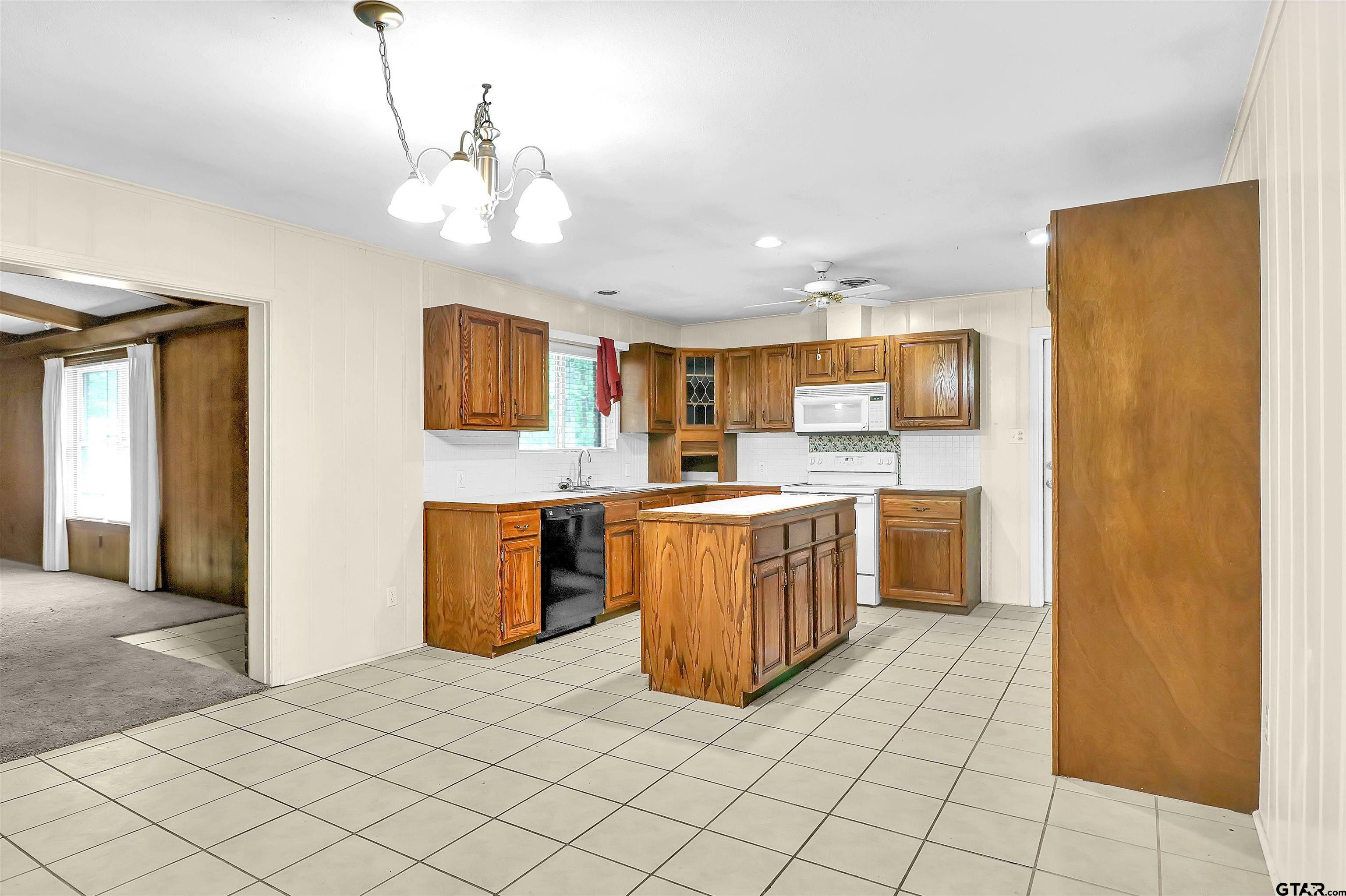 Property Photo:  507 Tullie  TX 75601 