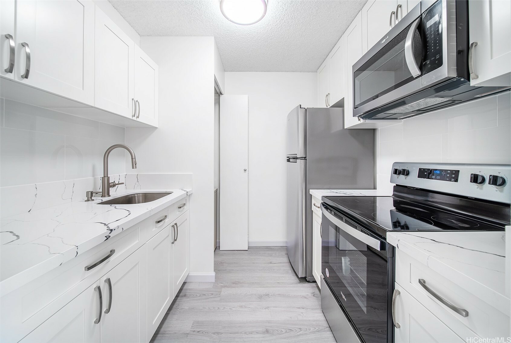 Property Photo: 400 Hobron Lane 1410 HI 96815
