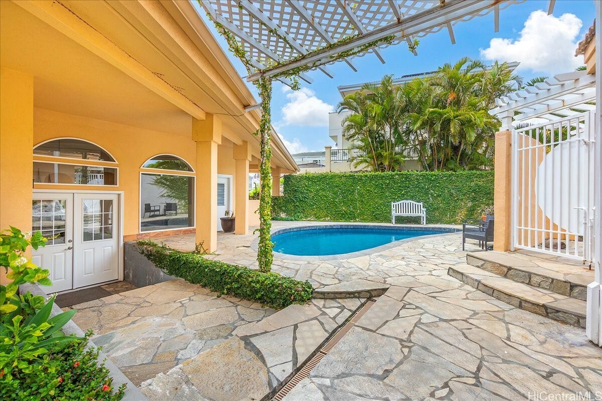 Property Photo: 1062 Hoa Street HI 96825