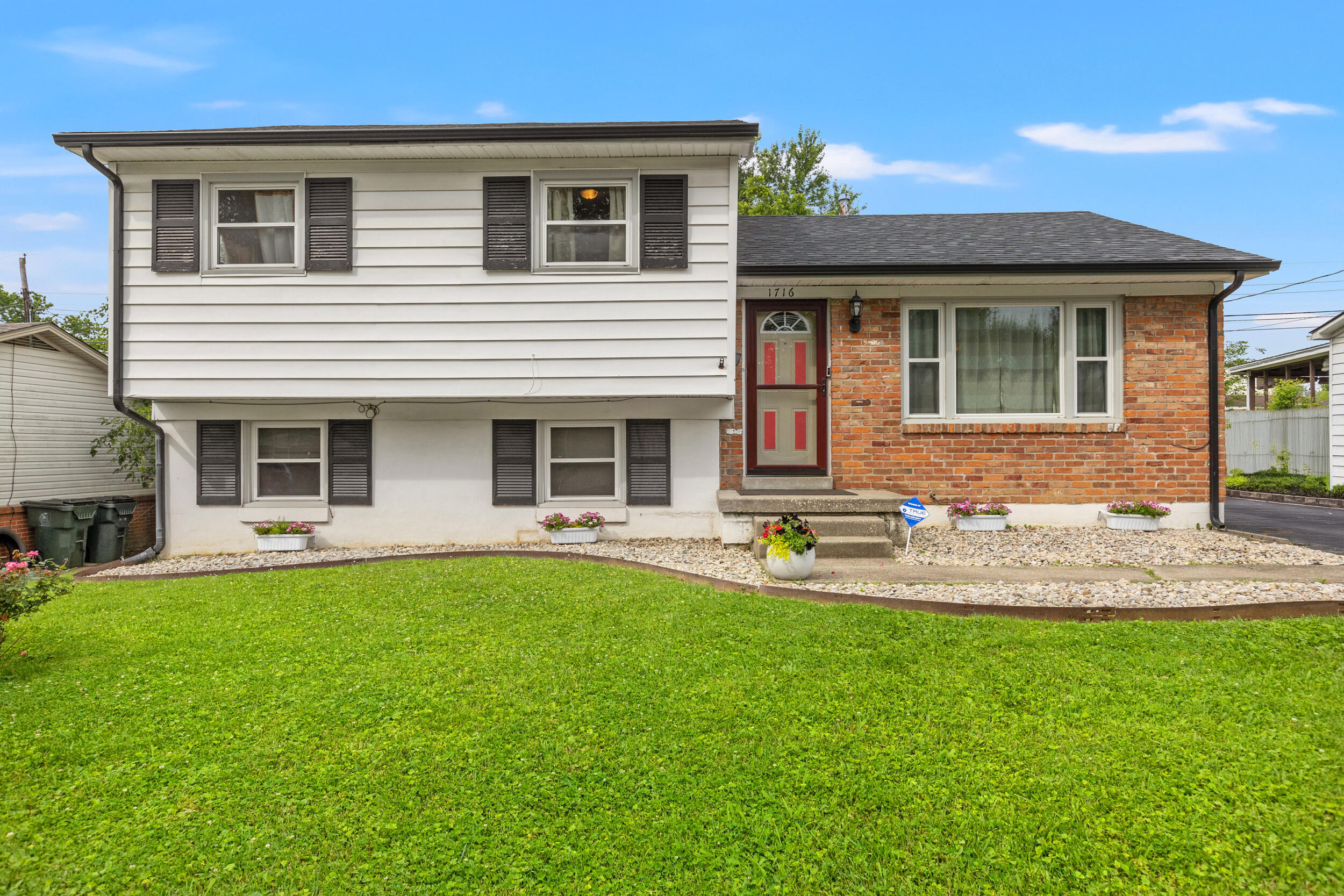 Property Photo: 1716 Biloxi Court KY 40505