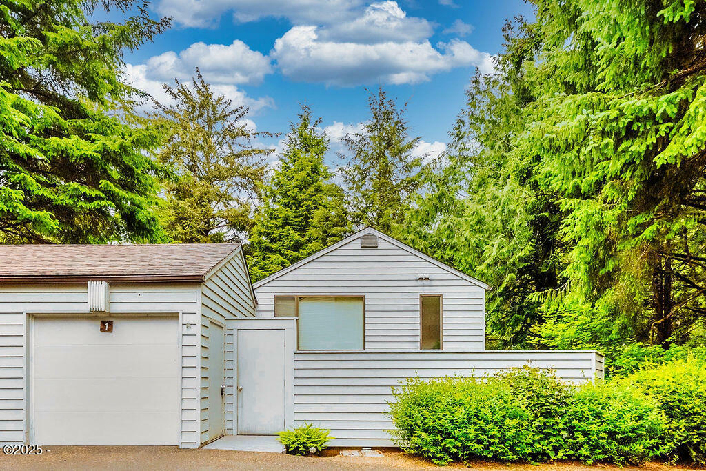 Property Photo: 600 Island Dr 1 OR 97388